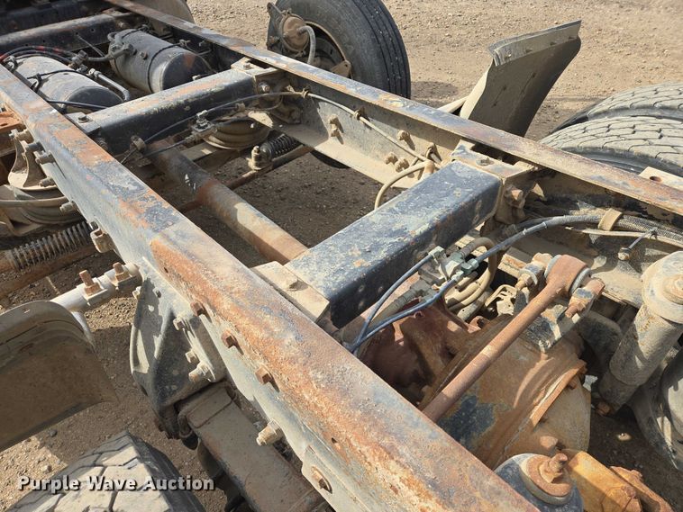 image for item EB1381 1996 Peterbilt 378 truck cab and chassis