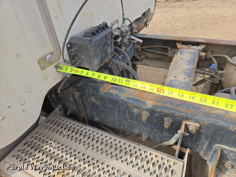 image for item EB1381 1996 Peterbilt 378 truck cab and chassis