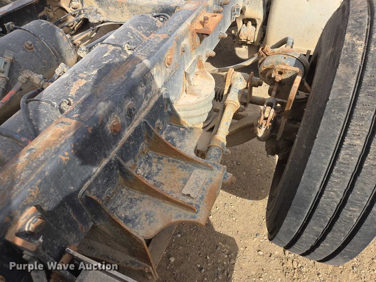 image for item EB1381 1996 Peterbilt 378 truck cab and chassis