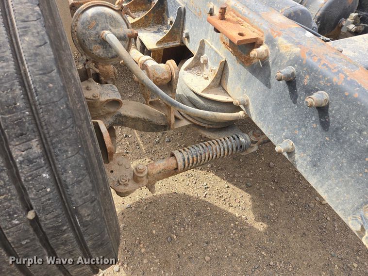 image for item EB1381 1996 Peterbilt 378 truck cab and chassis