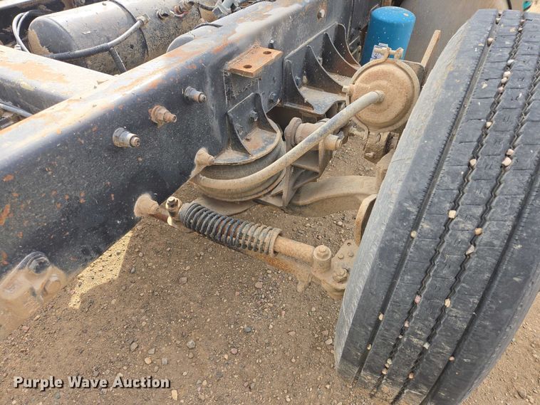 image for item EB1381 1996 Peterbilt 378 truck cab and chassis