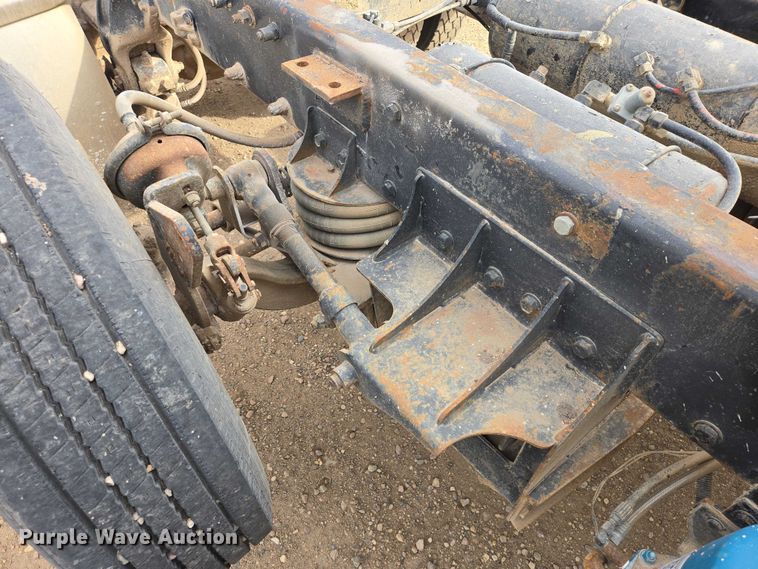 image for item EB1381 1996 Peterbilt 378 truck cab and chassis