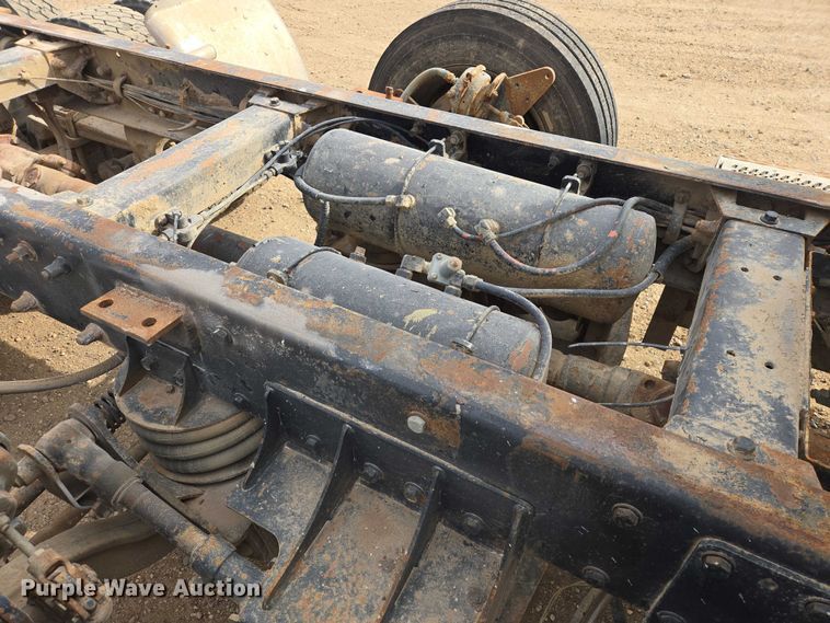 image for item EB1381 1996 Peterbilt 378 truck cab and chassis