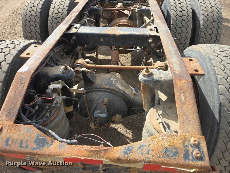 image for item EB1381 1996 Peterbilt 378 truck cab and chassis