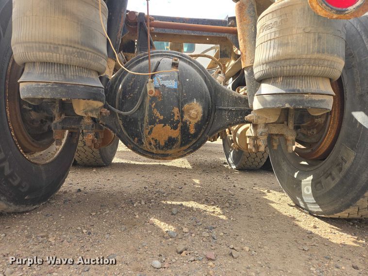 image for item EB1381 1996 Peterbilt 378 truck cab and chassis