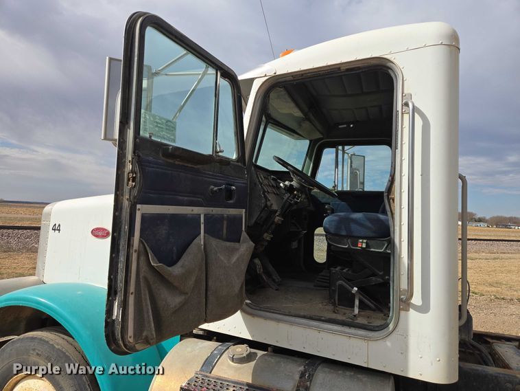 image for item EB1381 1996 Peterbilt 378 truck cab and chassis