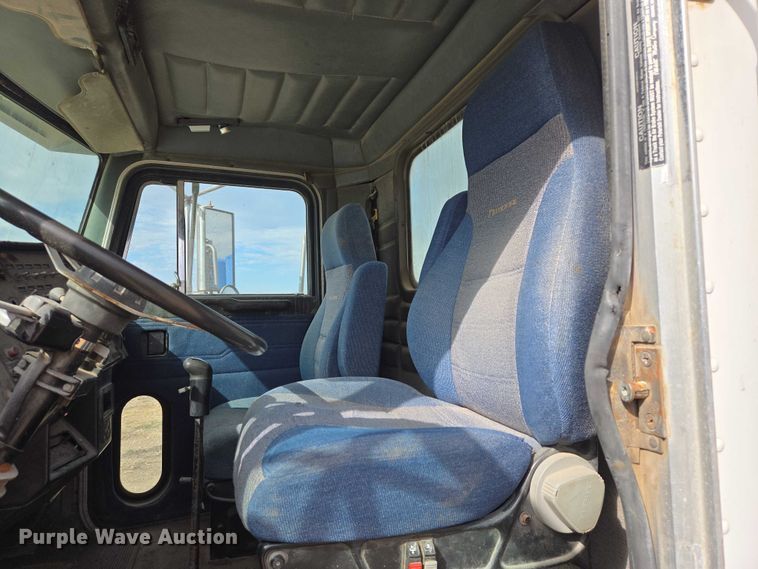 image for item EB1381 1996 Peterbilt 378 truck cab and chassis