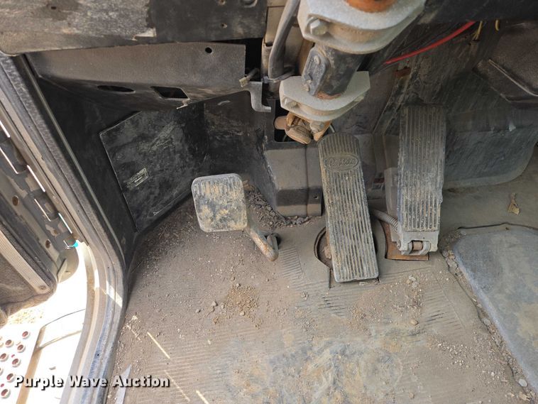 image for item EB1381 1996 Peterbilt 378 truck cab and chassis