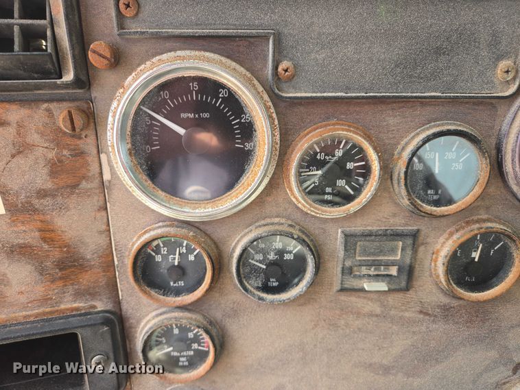 image for item EB1381 1996 Peterbilt 378 truck cab and chassis