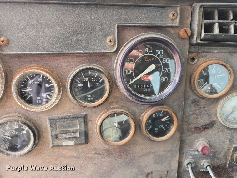 image for item EB1381 1996 Peterbilt 378 truck cab and chassis