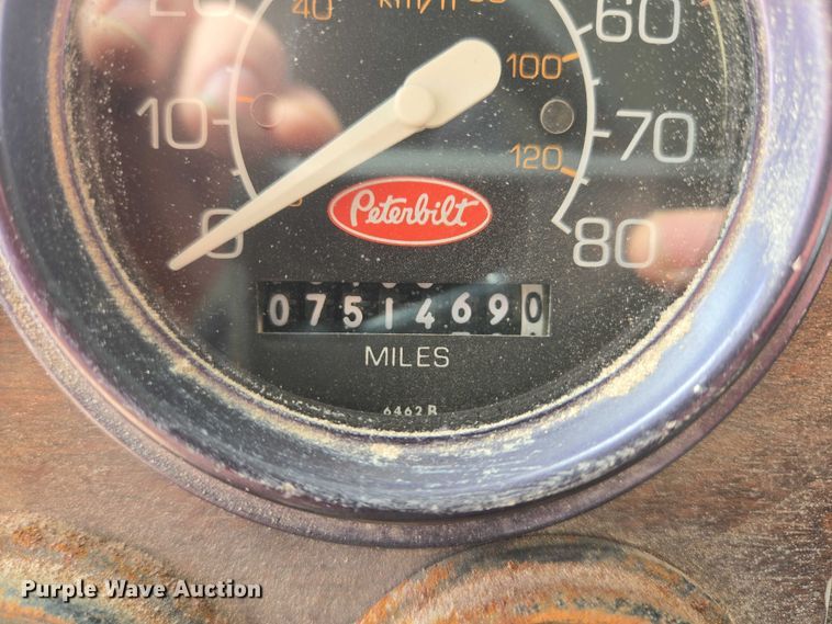 image for item EB1381 1996 Peterbilt 378 truck cab and chassis