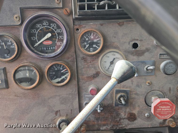 image for item EB1381 1996 Peterbilt 378 truck cab and chassis