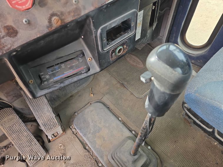 image for item EB1381 1996 Peterbilt 378 truck cab and chassis