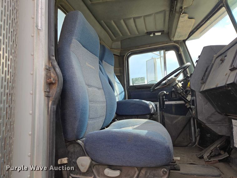 image for item EB1381 1996 Peterbilt 378 truck cab and chassis