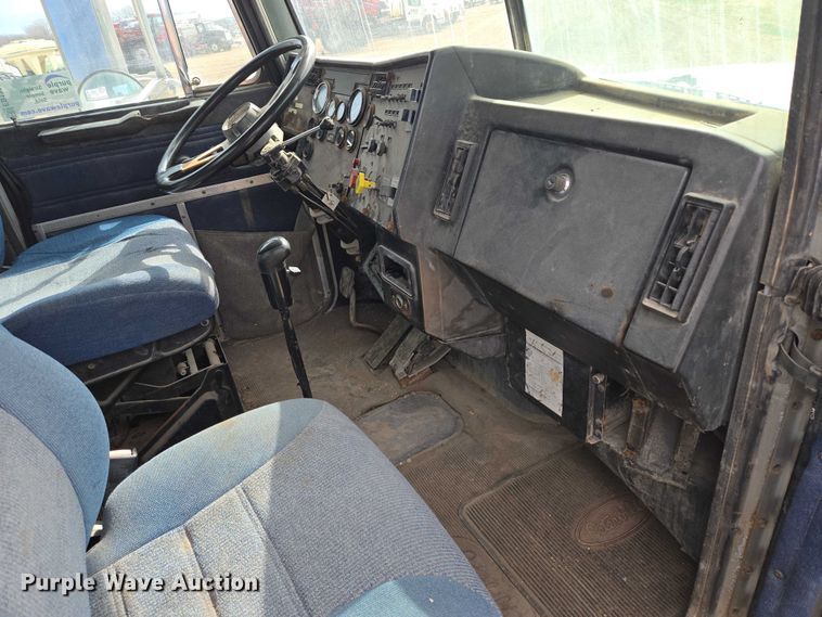 image for item EB1381 1996 Peterbilt 378 truck cab and chassis