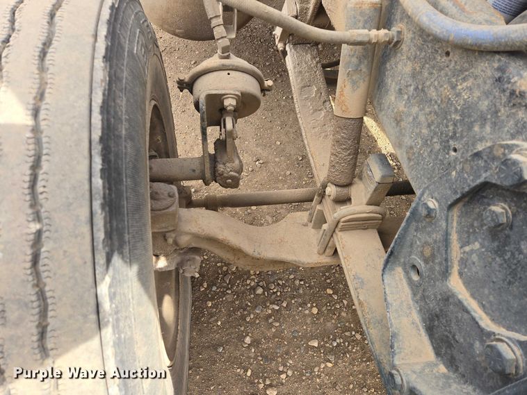 image for item EB1381 1996 Peterbilt 378 truck cab and chassis