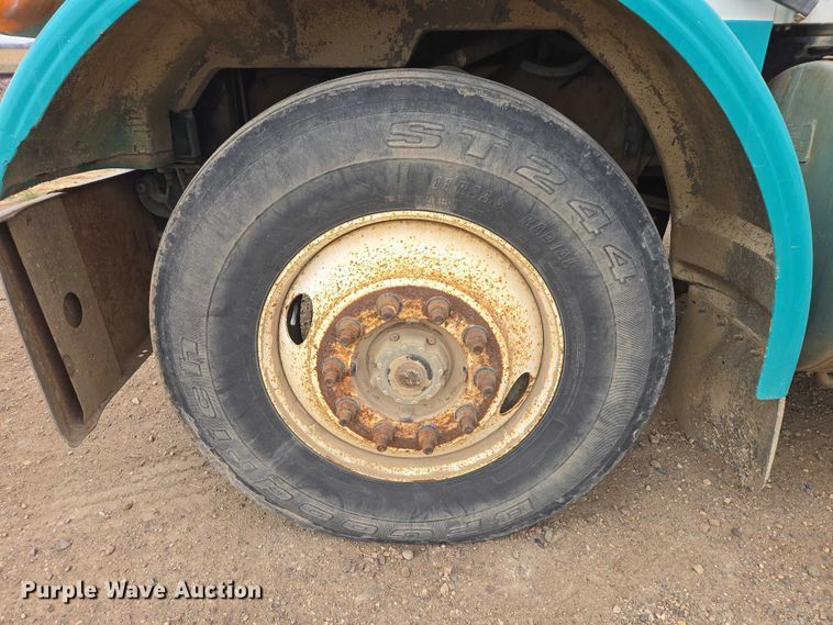 image for item EB1381 1996 Peterbilt 378 truck cab and chassis