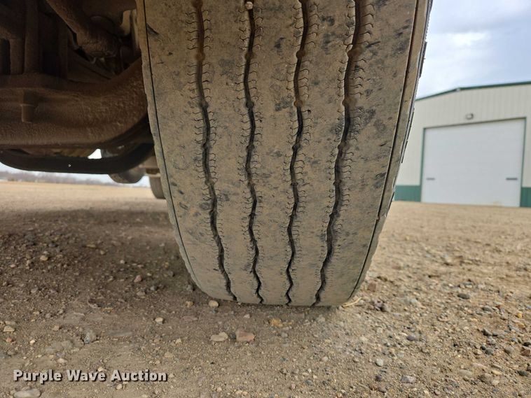 image for item EB1381 1996 Peterbilt 378 truck cab and chassis