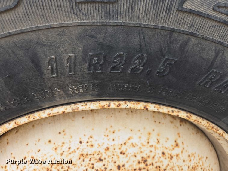 image for item EB1381 1996 Peterbilt 378 truck cab and chassis