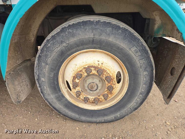 image for item EB1381 1996 Peterbilt 378 truck cab and chassis