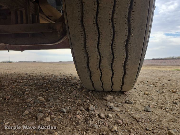 image for item EB1381 1996 Peterbilt 378 truck cab and chassis