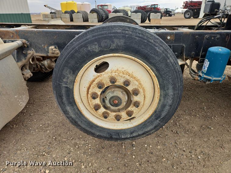 image for item EB1381 1996 Peterbilt 378 truck cab and chassis