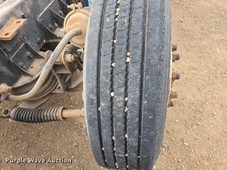 image for item EB1381 1996 Peterbilt 378 truck cab and chassis