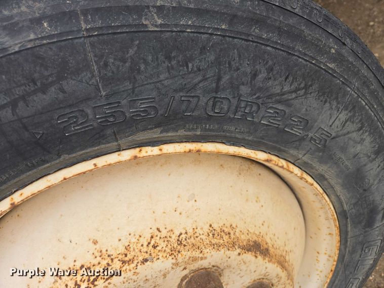 image for item EB1381 1996 Peterbilt 378 truck cab and chassis