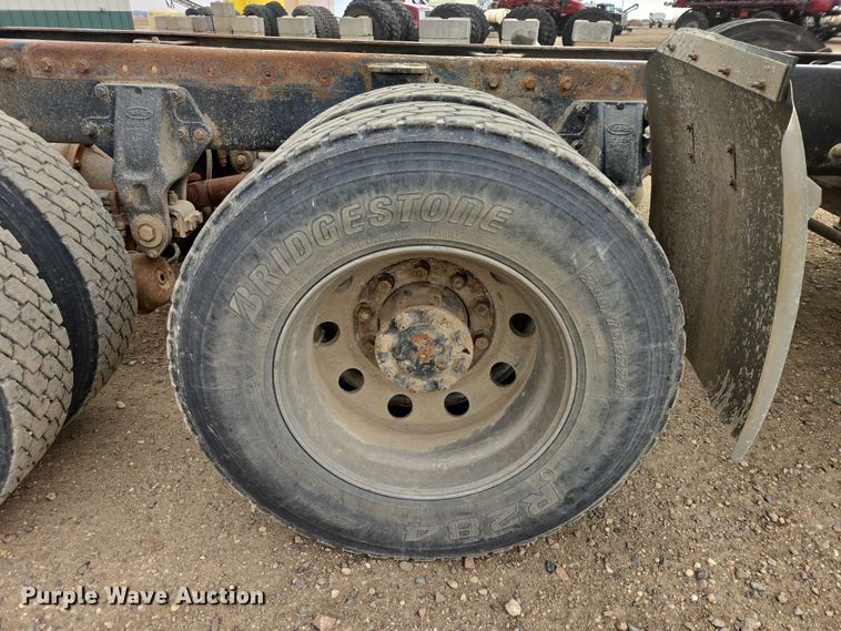 image for item EB1381 1996 Peterbilt 378 truck cab and chassis