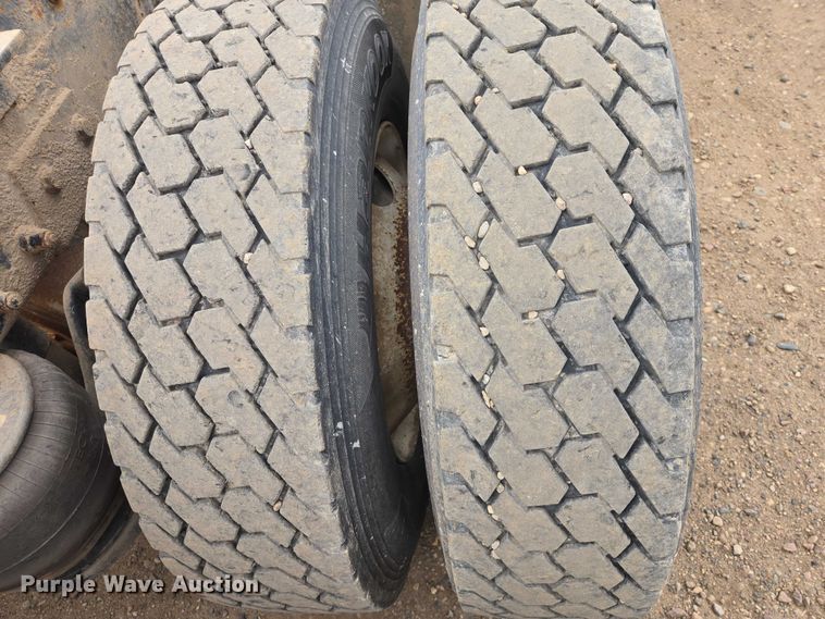 image for item EB1381 1996 Peterbilt 378 truck cab and chassis