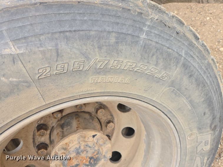 image for item EB1381 1996 Peterbilt 378 truck cab and chassis