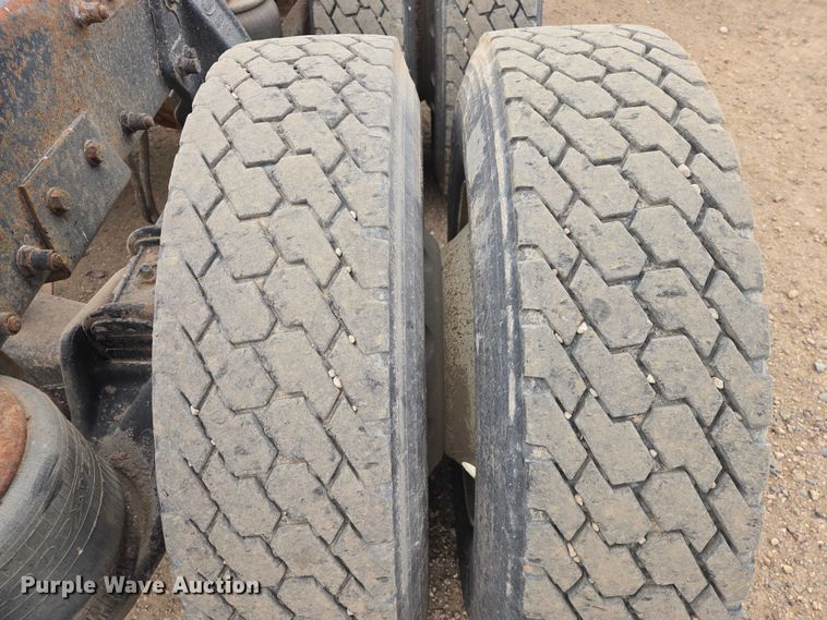 image for item EB1381 1996 Peterbilt 378 truck cab and chassis