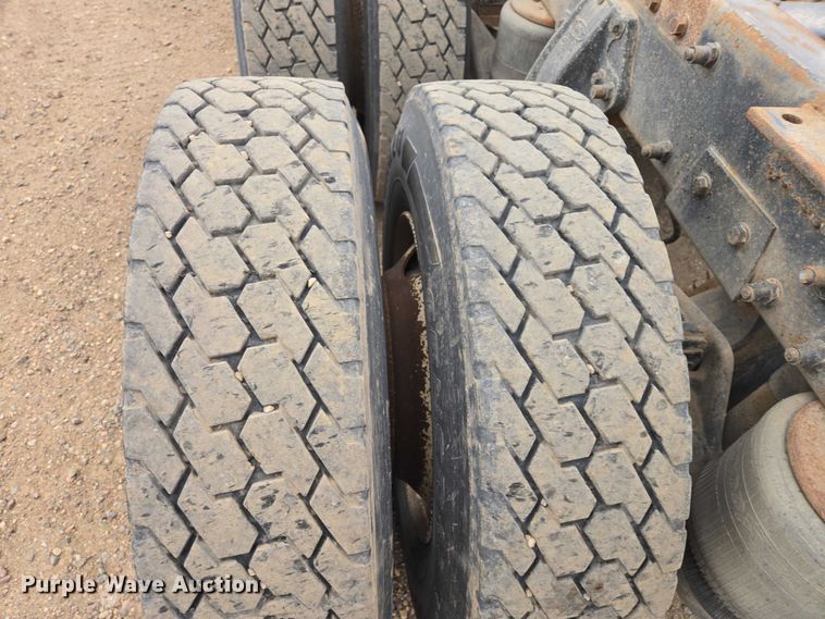 image for item EB1381 1996 Peterbilt 378 truck cab and chassis