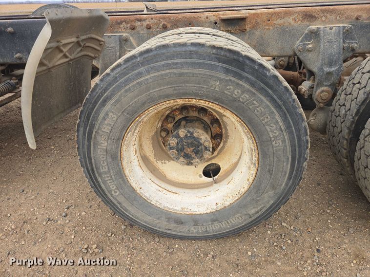 image for item EB1381 1996 Peterbilt 378 truck cab and chassis