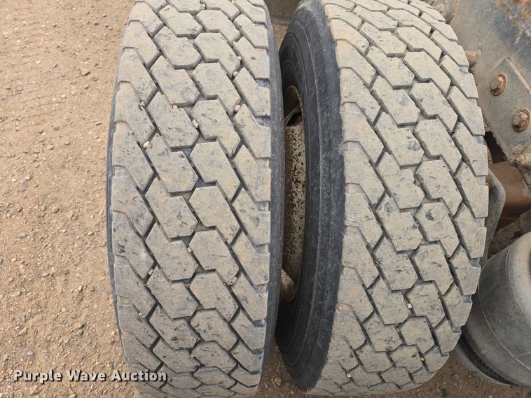 image for item EB1381 1996 Peterbilt 378 truck cab and chassis