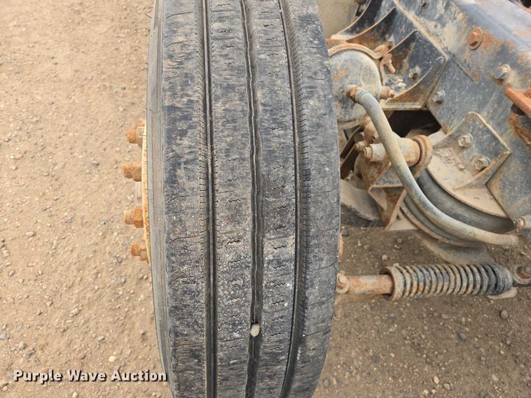 image for item EB1381 1996 Peterbilt 378 truck cab and chassis