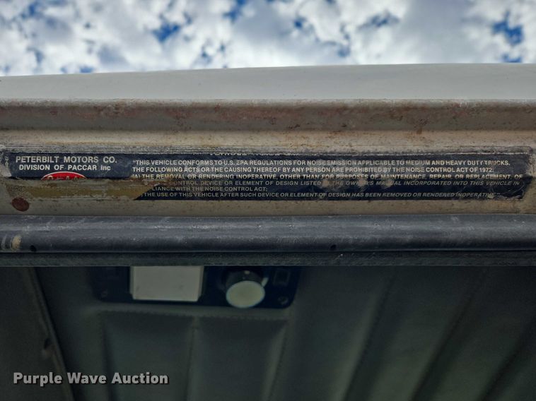 image for item EB1381 1996 Peterbilt 378 truck cab and chassis