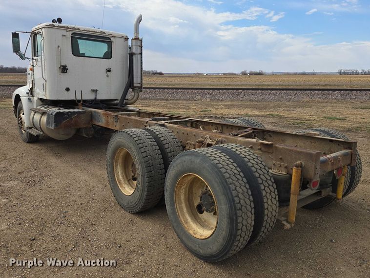 image for item EB1382 1998 International 9100 truck cab and chassis