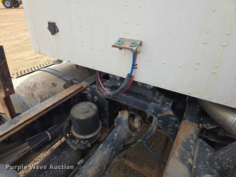 image for item EB1382 1998 International 9100 truck cab and chassis