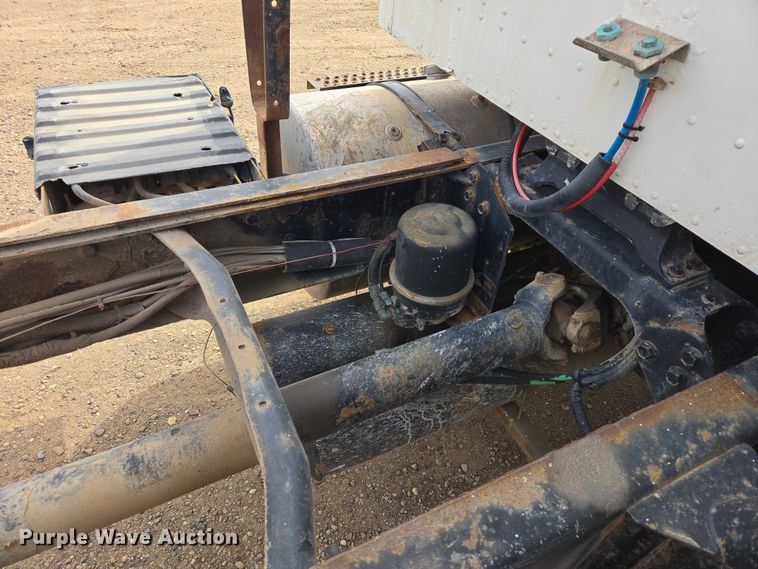 image for item EB1382 1998 International 9100 truck cab and chassis