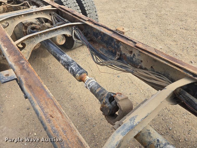 image for item EB1382 1998 International 9100 truck cab and chassis