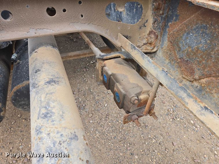 image for item EB1382 1998 International 9100 truck cab and chassis