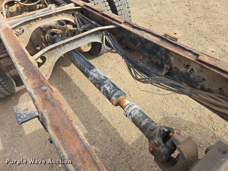 image for item EB1382 1998 International 9100 truck cab and chassis