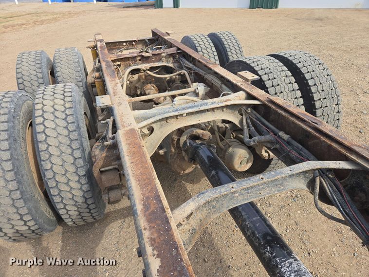 image for item EB1382 1998 International 9100 truck cab and chassis