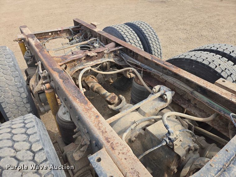 image for item EB1382 1998 International 9100 truck cab and chassis