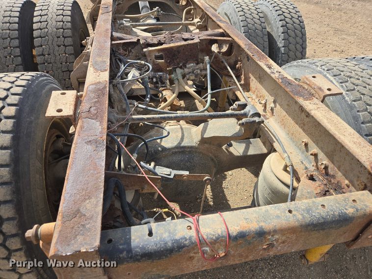 image for item EB1382 1998 International 9100 truck cab and chassis