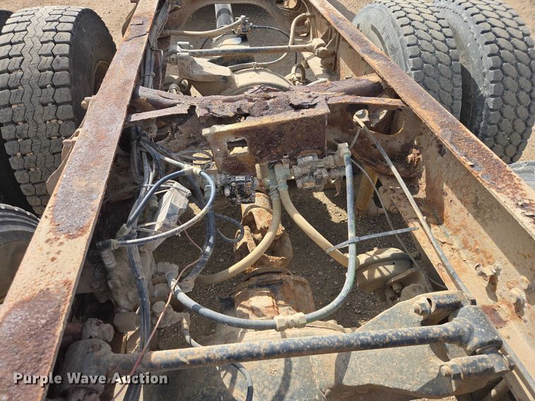 image for item EB1382 1998 International 9100 truck cab and chassis