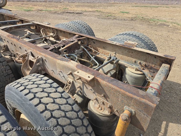 image for item EB1382 1998 International 9100 truck cab and chassis