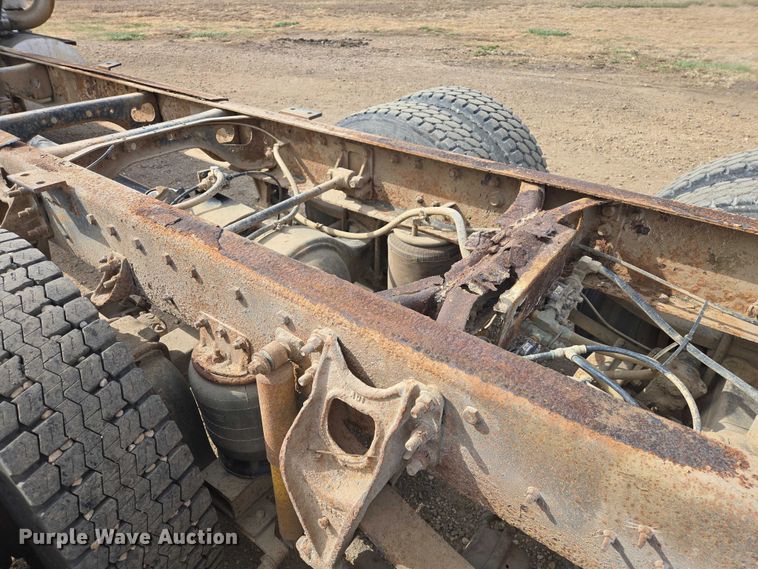 image for item EB1382 1998 International 9100 truck cab and chassis