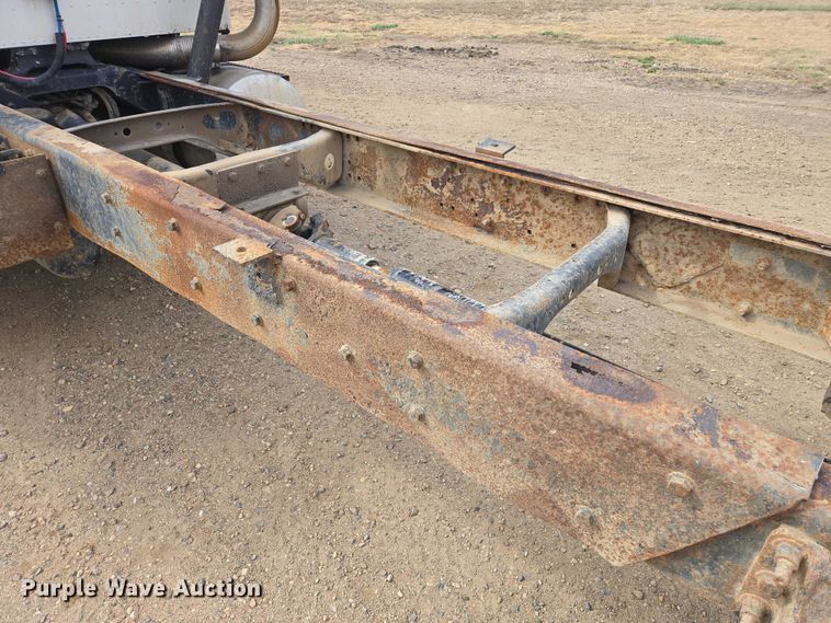 image for item EB1382 1998 International 9100 truck cab and chassis